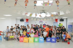 百盈体育_百盈（中国）科技开展儿童节亲子蛋糕DIY活动
